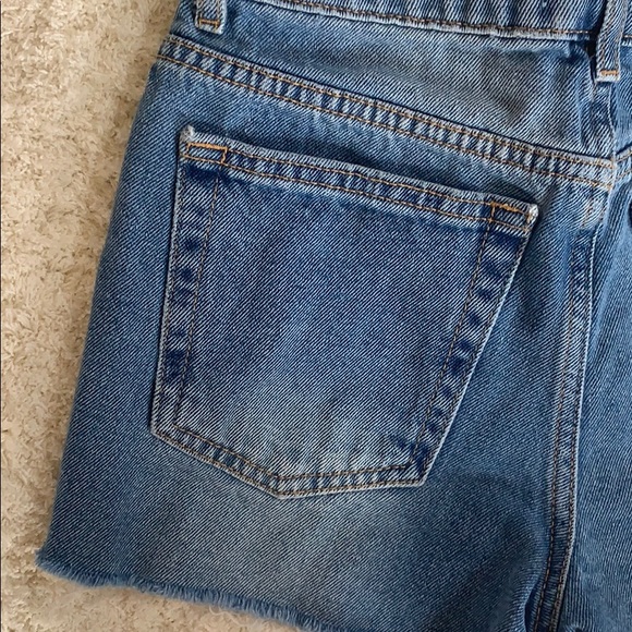 ✰ F21 Distressed Jean Shorts ✰ - Picture 2 of 4